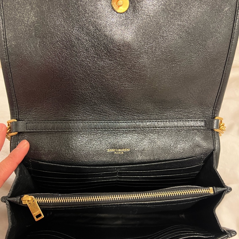 Handbags - Picture 5 of 7